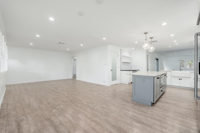 Building Photo - 6709 E Monterosa St