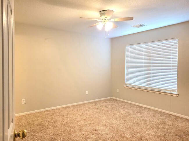 Building Photo - 2214 Old S Dr