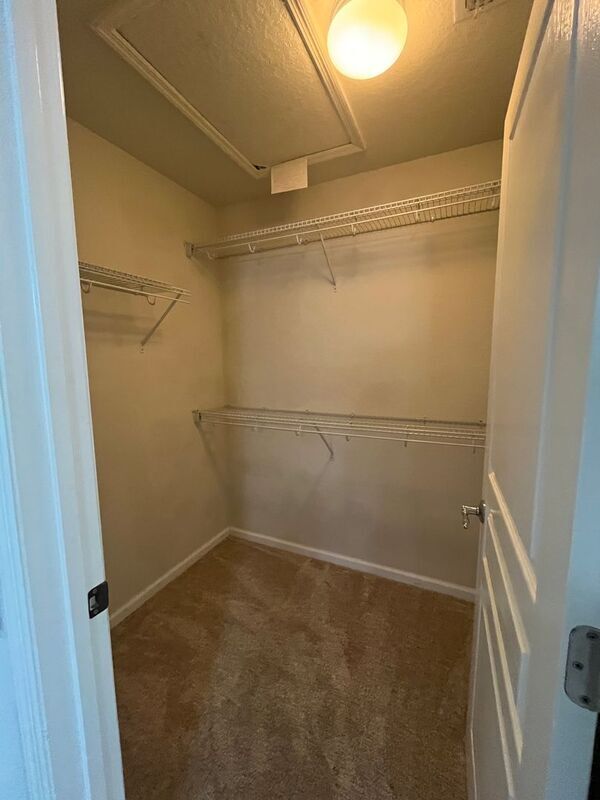 Building Photo - 12856 Salomon Cove Dr