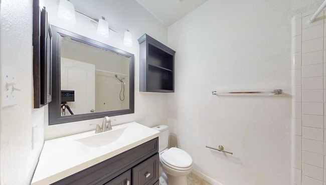 Building Photo - Adorable 1 story 4 bedroom 2 Bath with 2 car garage