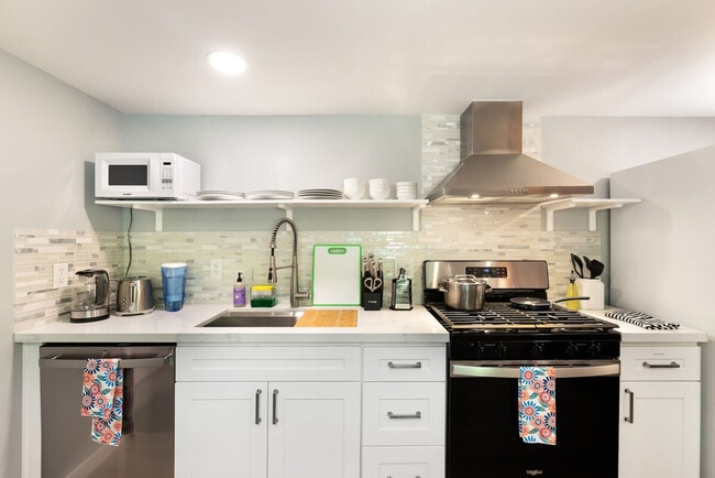 Building Photo - 4042 1st Ave NE