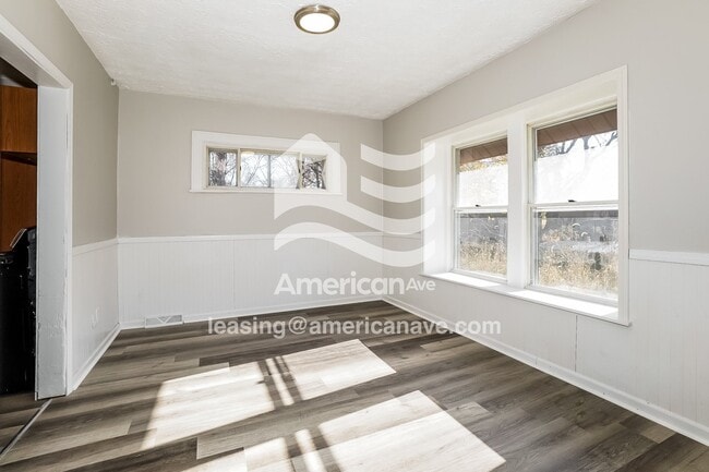 Building Photo - 563 Garry Rd