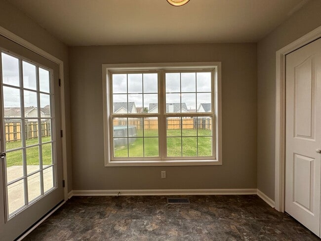 Building Photo - 3 Bedroom Home For Rent with Bonus Room!