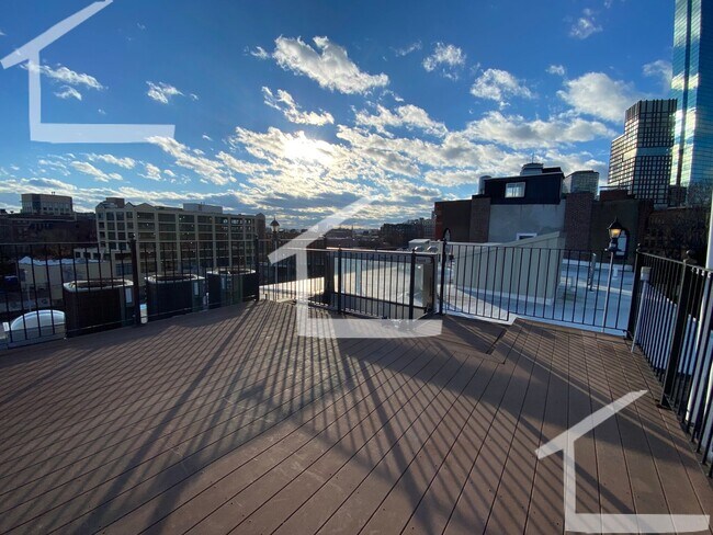 Building Photo - Private Roof Deck, Central Heat/AC, In-Unit Washer and Dryer, Pets Friendly Unit, Luxury Finishes