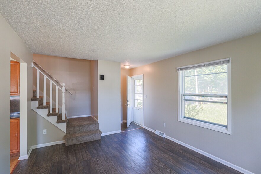 Building Photo - 156 Sluyter St SE