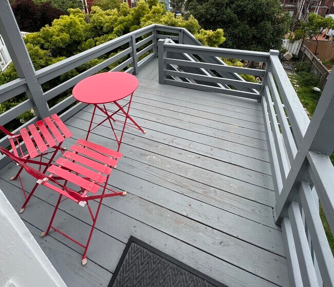 Building Photo - 649 5th Ave