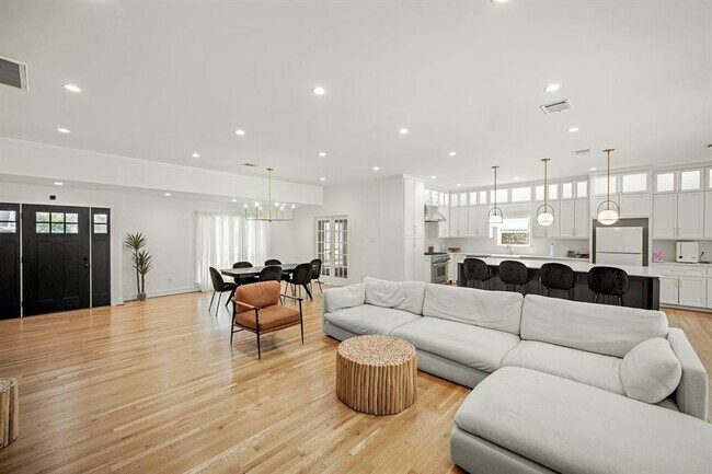 Building Photo - 5630 Lymbar Dr