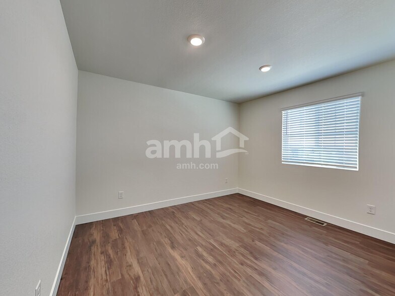 Building Photo - 11638 Broken Top Dr