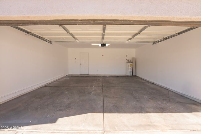 Building Photo - 413 S Sunrise Dr