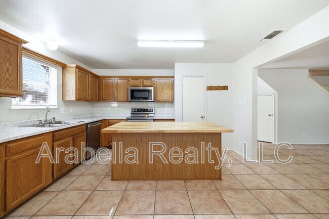 Building Photo - 832 Dimrock