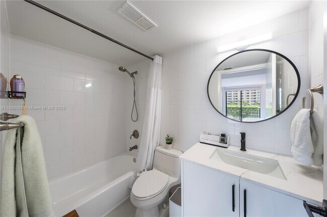 Building Photo - 540 Brickell Key Dr