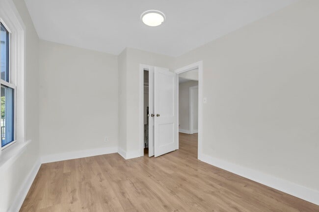 Building Photo - 2 Dunlap St