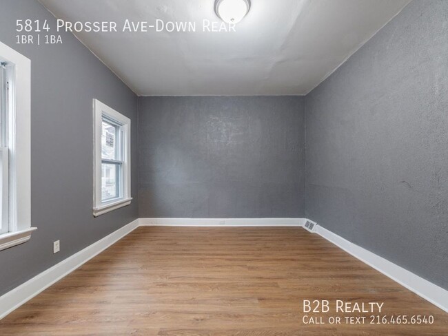 Building Photo - Charming 1-Bedroom Property in Prime Location