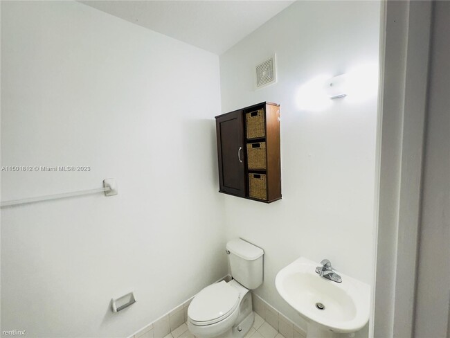 Building Photo - 3 br, 2 bath Condo - 4311 SW 160th Ave Apt...