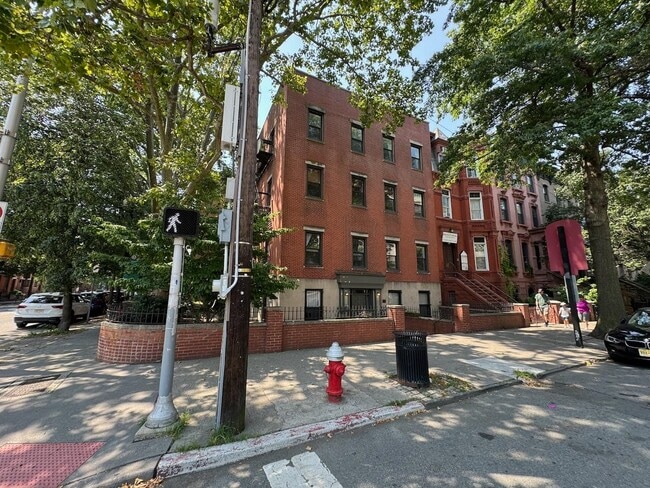 Building Photo - 473 Jersey Ave