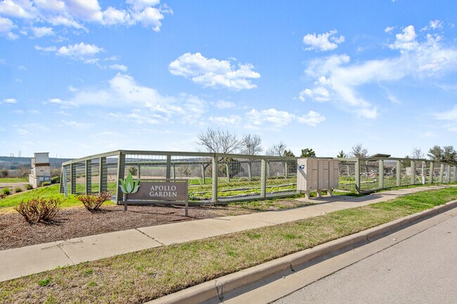 Building Photo - 9825 Evening Canopy Dr