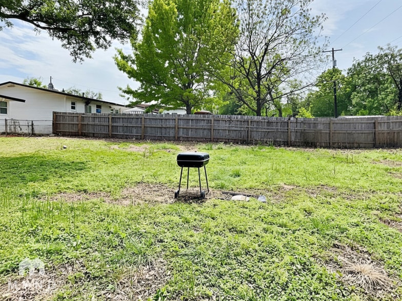 Building Photo - 4802 Hilldale Dr