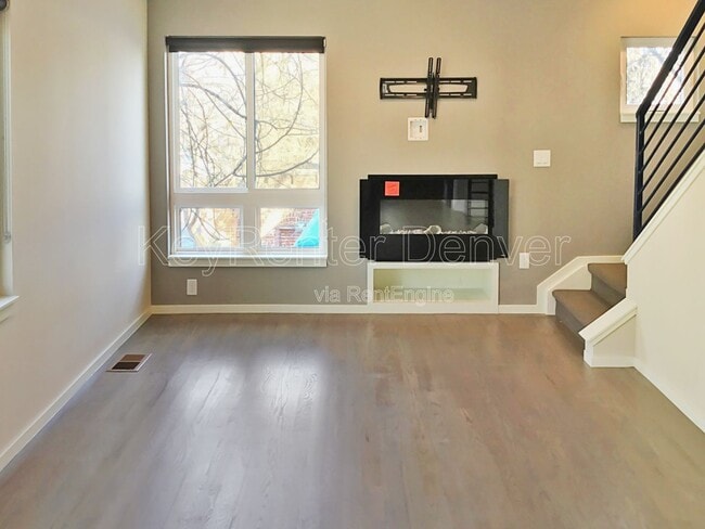 Building Photo - 2725 W 25th Ave