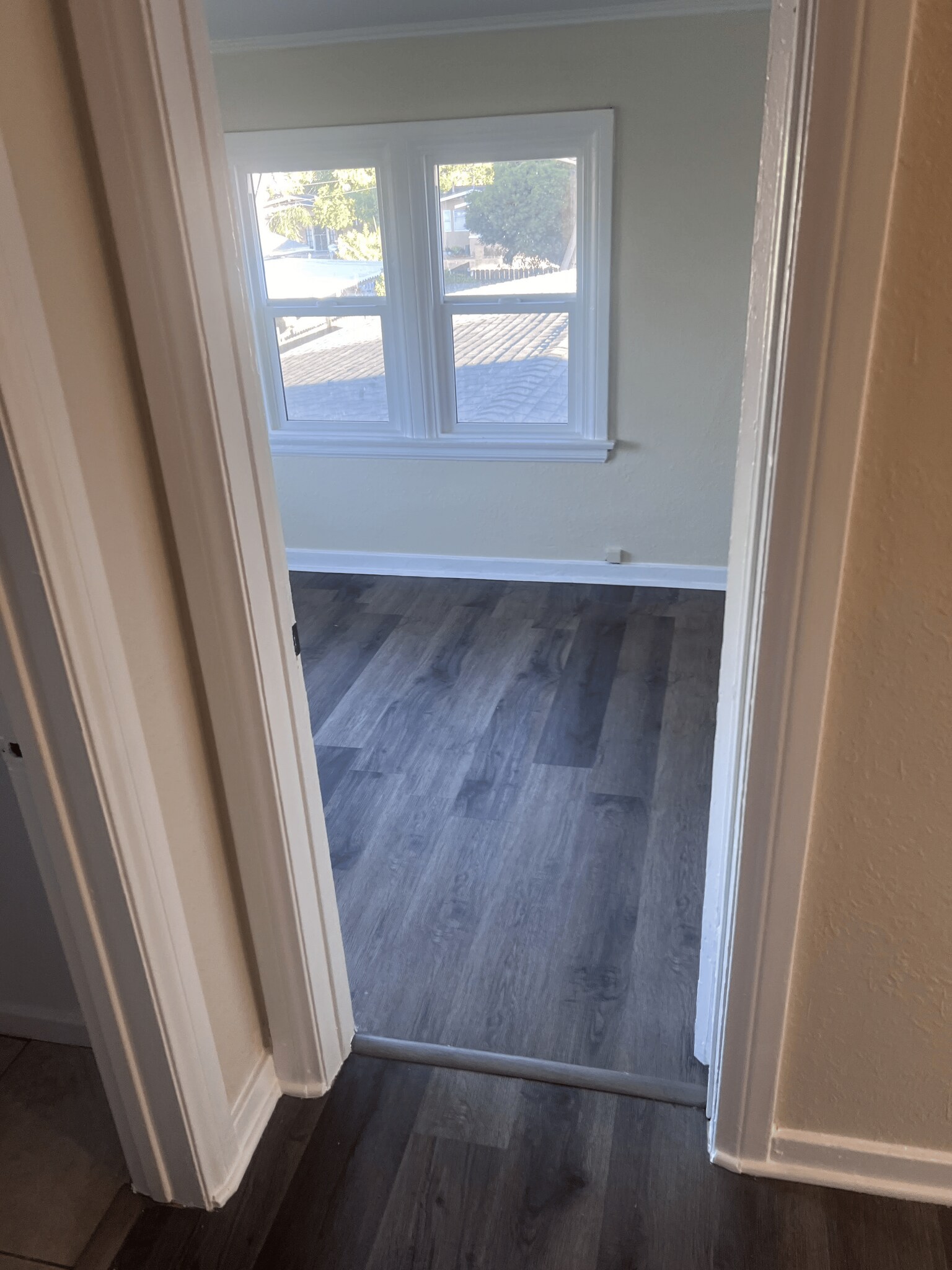 Building Photo - 967 N White Ave