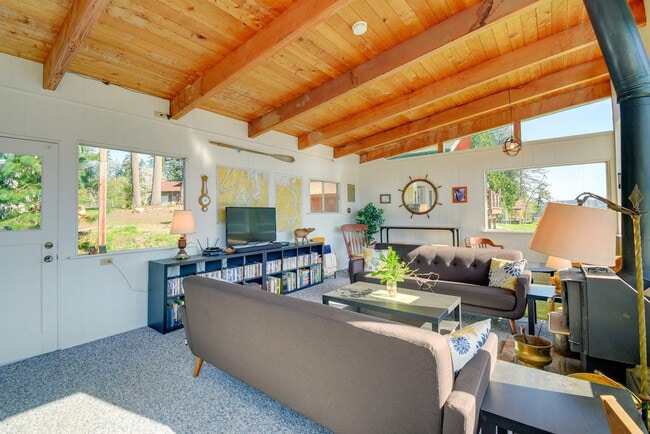 Building Photo - 50 E Treasure Island Dr