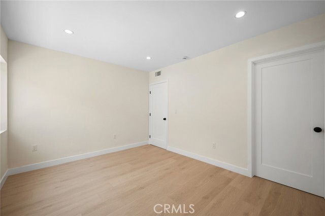 Building Photo - 1009 W Angeleno Ave