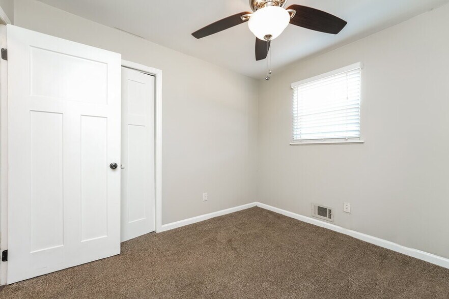 Building Photo - 299 Cindy Dr SE