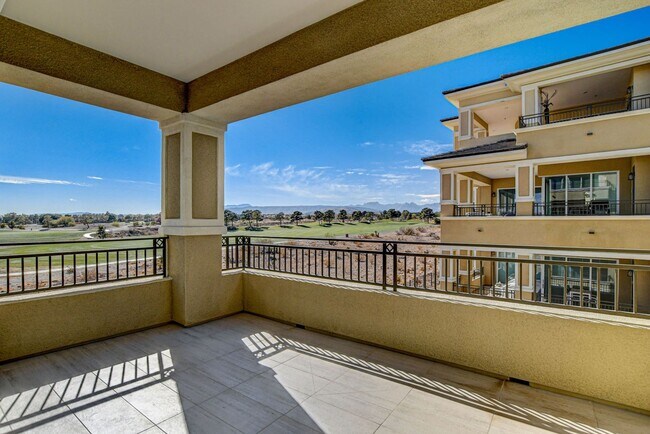 Building Photo - Mira Villa Condo