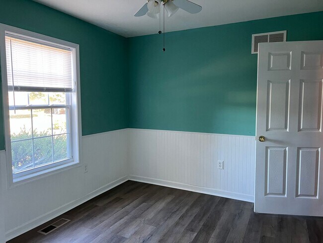 Building Photo - YEAR-ROUND - UNFURNISHED - SINGLE FAMILY - LEWES