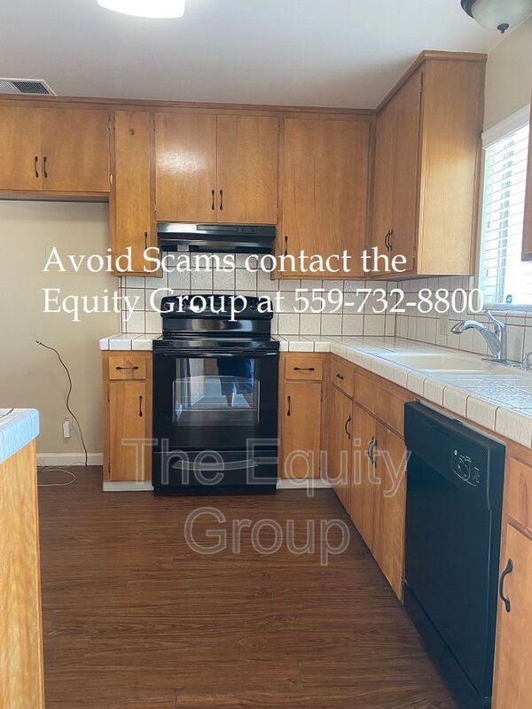 Building Photo - 693 S Laspina St