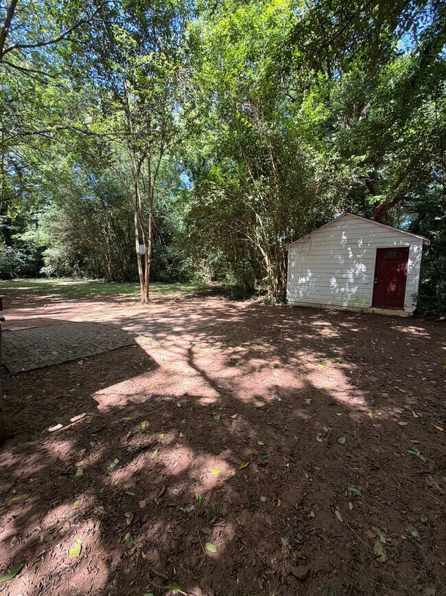 Building Photo - T.R. Lawing Realty Property