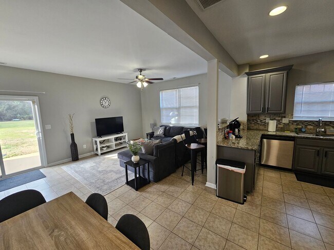 Building Photo - Nice Townhome!