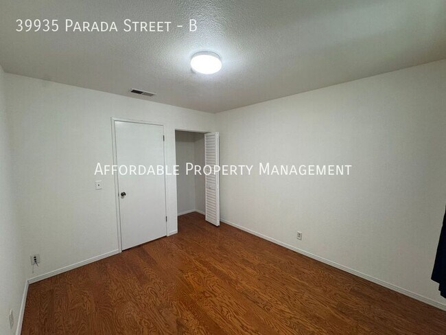 Building Photo - 39935 Parada St