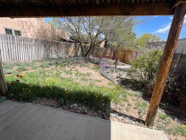 Building Photo - 413 Valverde St