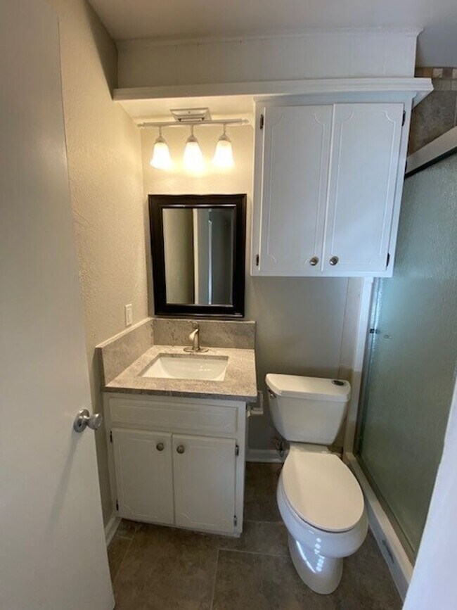 Building Photo - 4 Bed, 2 Bath Corner Lot in Broken Arrow!