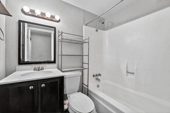 Building Photo - 2 Weeks Free! Spacious 4BR Townhome with Fenced Yard in Lago Vista