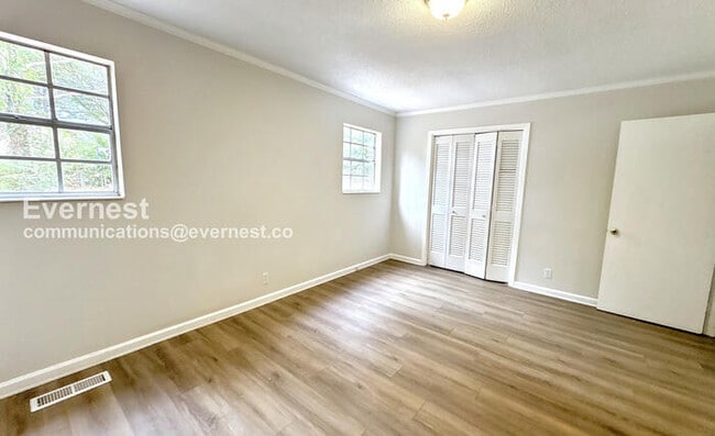 Building Photo - 434 Hillside Rd