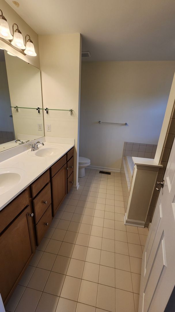 Building Photo - Spacious, Large, Luxury Hockessin, Delaware Townhome