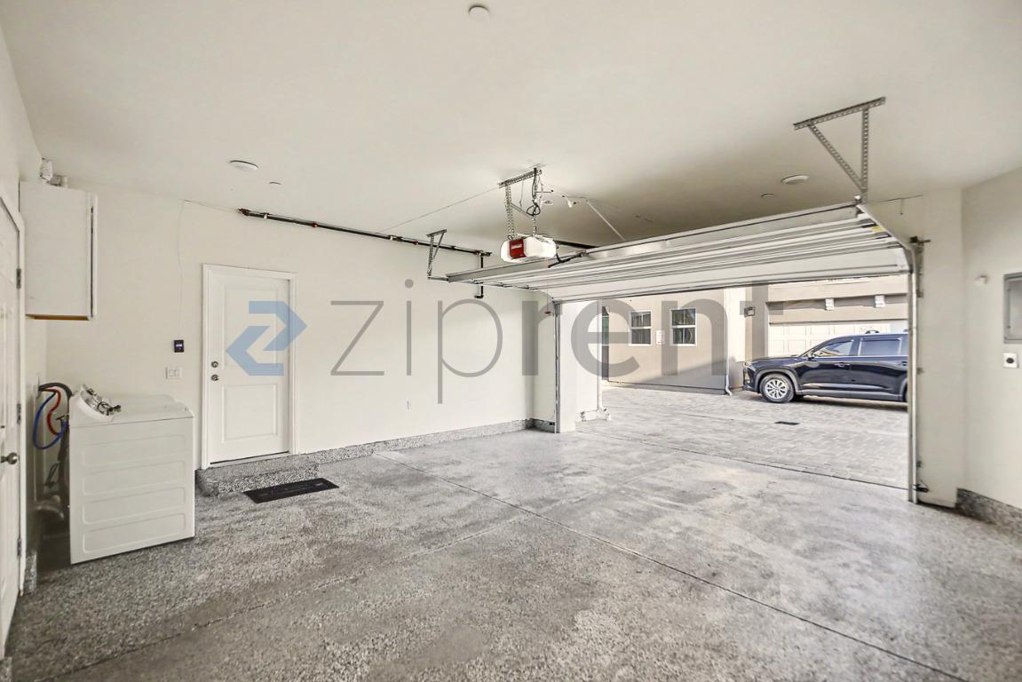 Building Photo - Unit