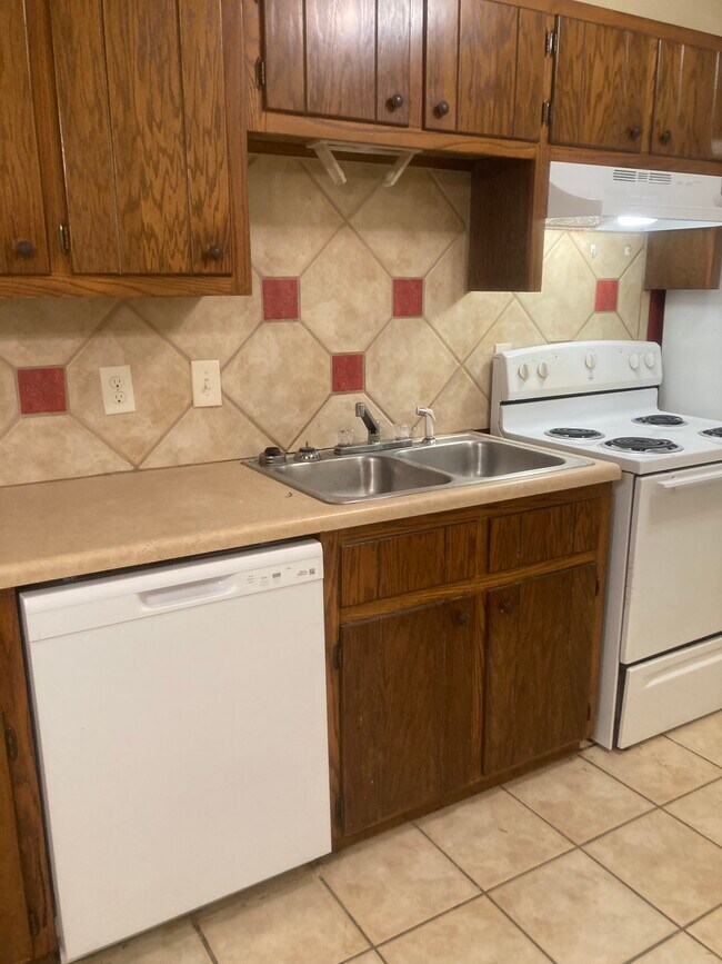 Building Photo - 33 Rushwood Dr