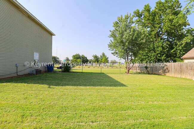 Building Photo - 3 Bed | 1.5 Bath in Central Tulsa! ***Accepts Vouchers***