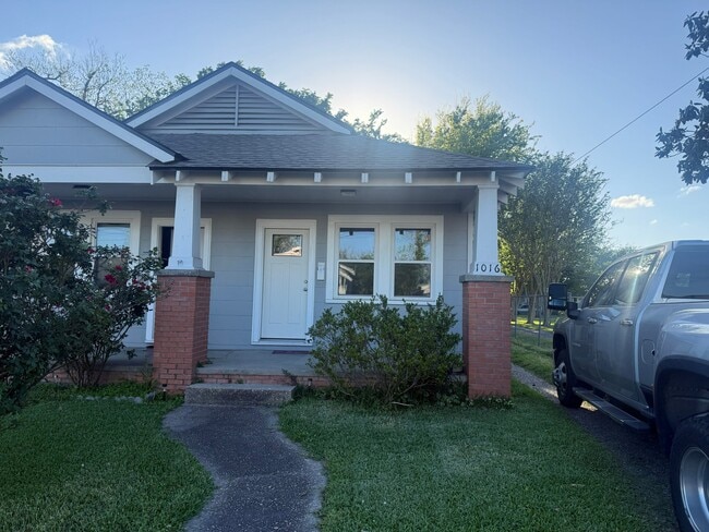 Building Photo - 1016-1018 Jackson St