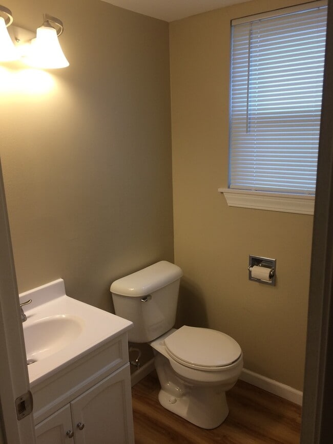 Building Photo - Updated Madison West townhomes - stainless appliances and many other upgrades
