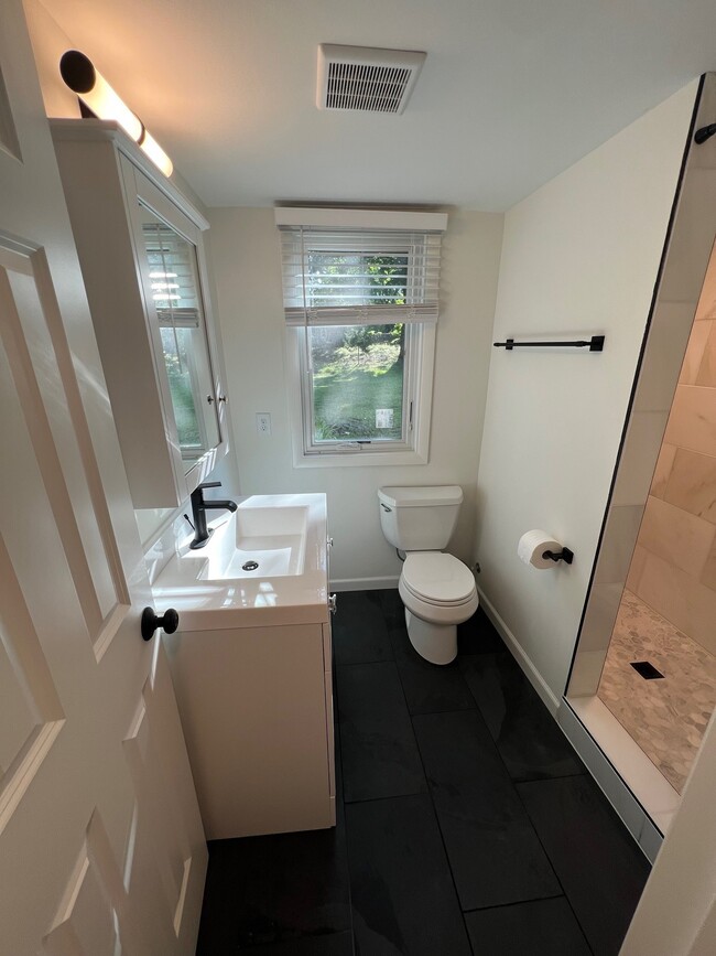 Building Photo - 50 Hackberry Hill