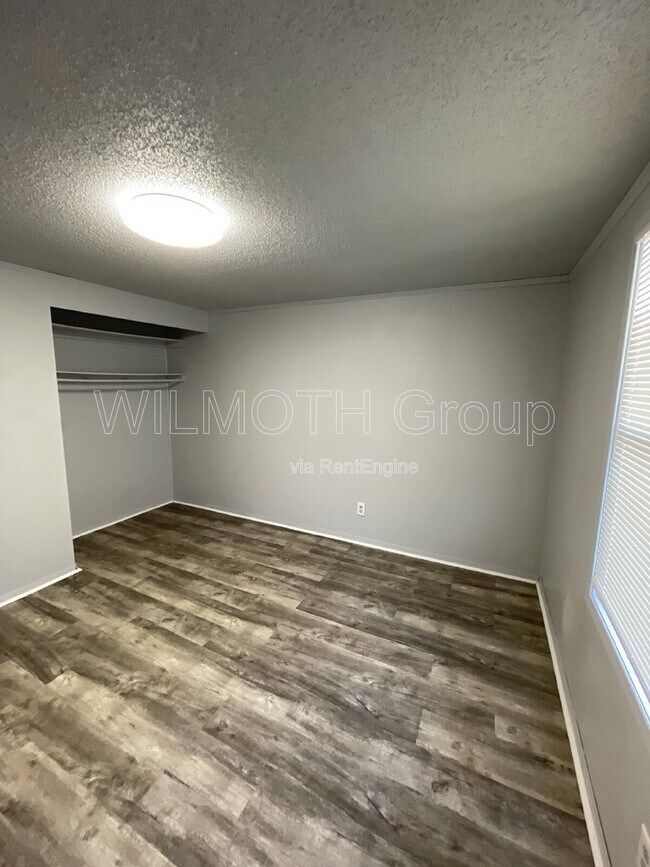 Building Photo - 2000 Indianapolis Rd