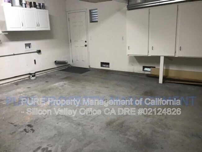 Building Photo - 587 Skypark Dr