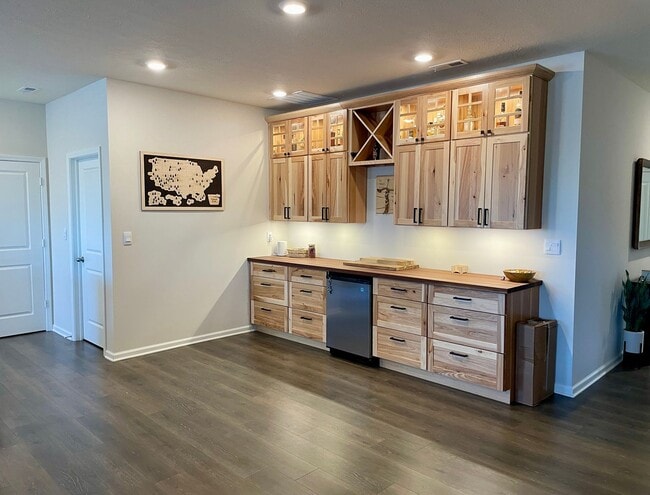 Building Photo - 3 Bed 2 Bath Available Now In Mccordsville!