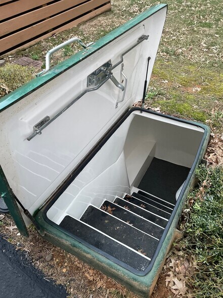 Building Photo - 145 Ridgeway Dr W