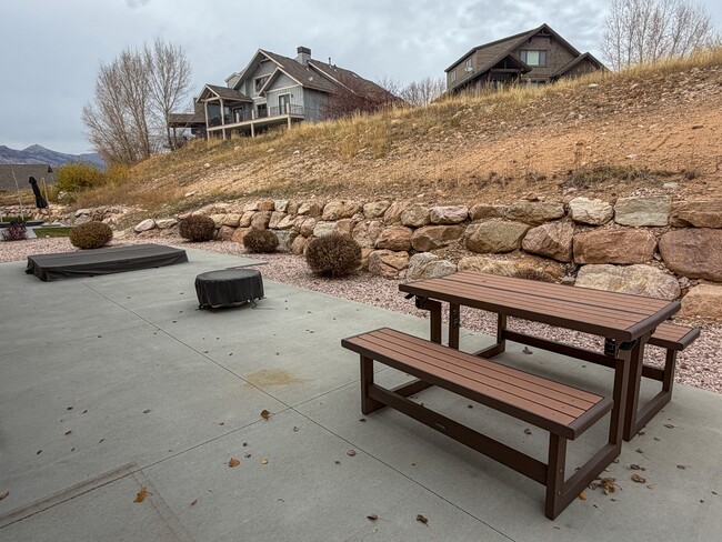 Building Photo - 5979 E Big Horn Pkwy