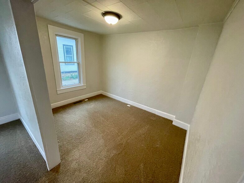 Building Photo - 360 Grove St