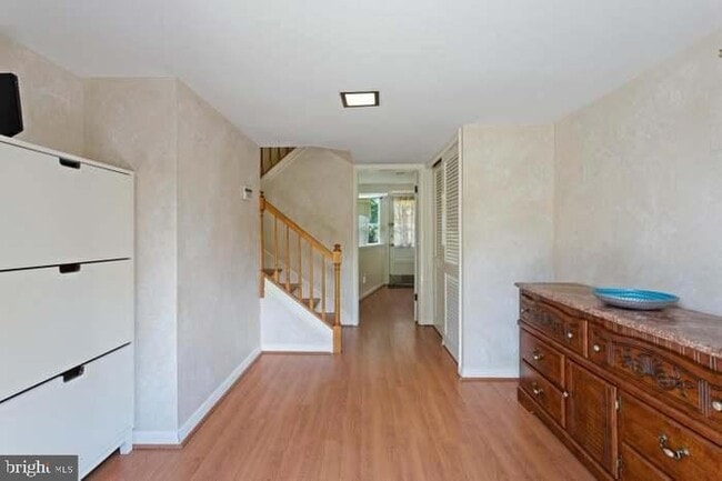 Building Photo - 318 Oak Ln